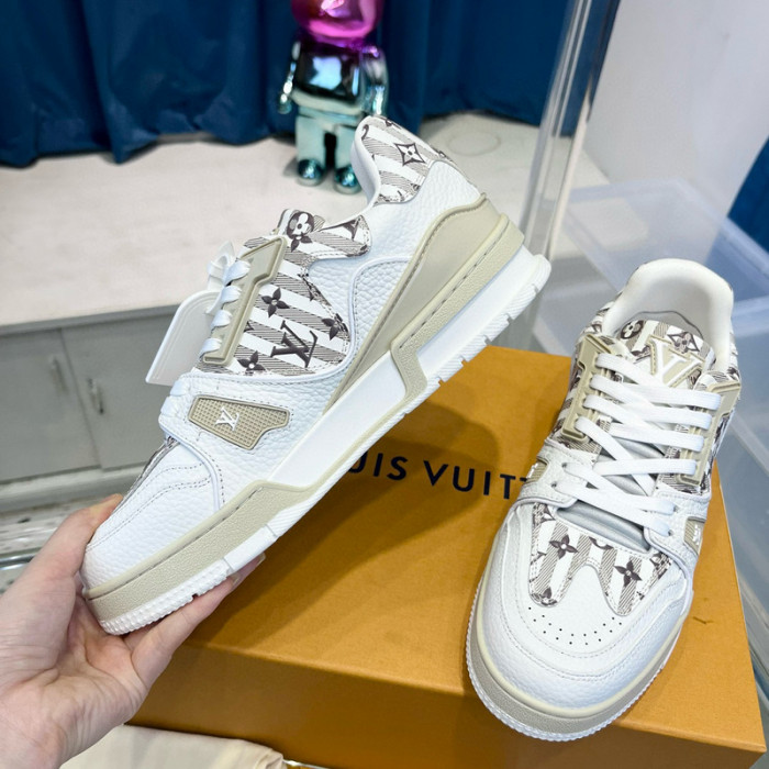 LV SNEAKER LV-000441