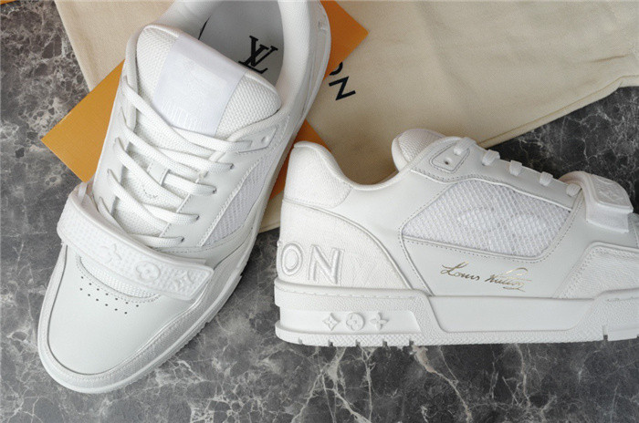 LV SNEAKER LV-000251
