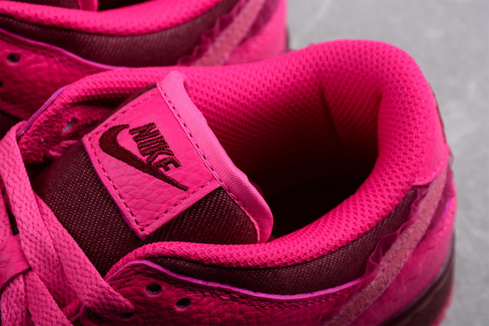 Nike Dunk Low Valentine