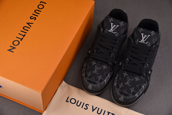 LV SNEAKER LV-000096