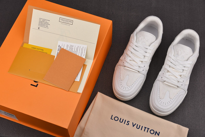 LV SNEAKER LV-000109