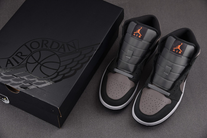 Air Jordan 1 Mid SE “Night Stadium” FQ8338-017
