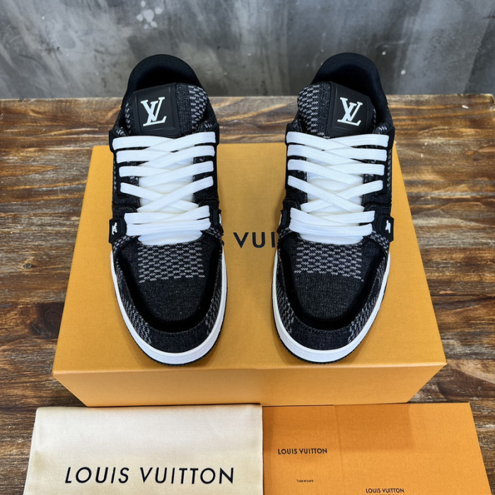 LV SNEAKER LV-000540
