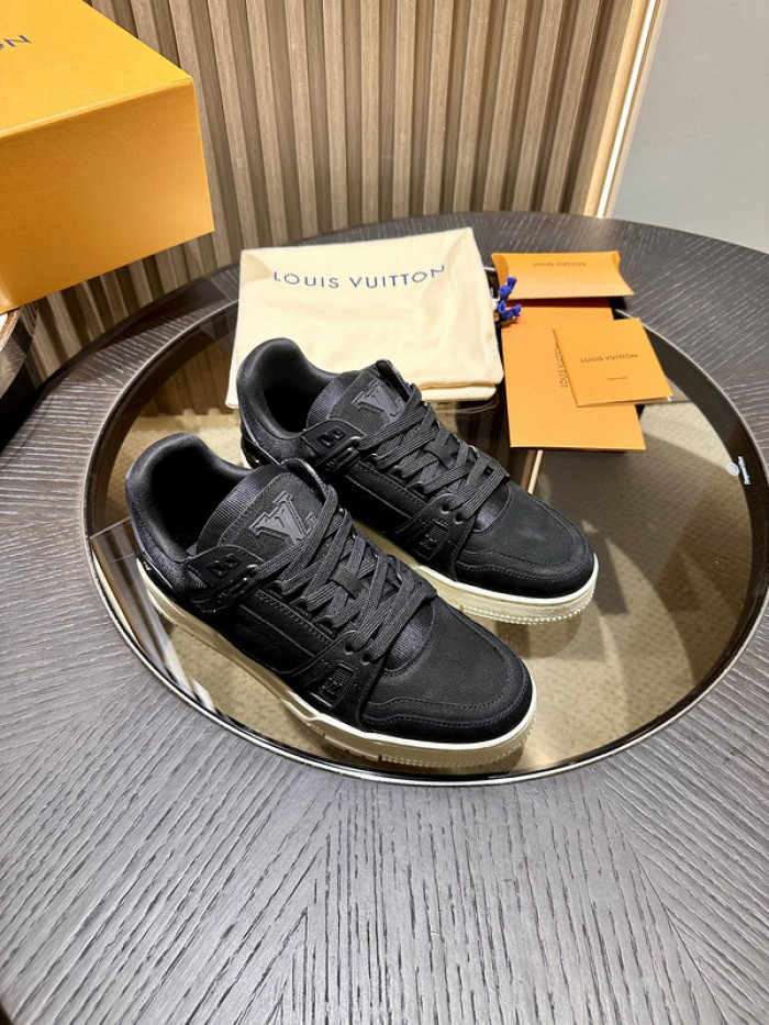 LV TRAINER SNEAKER LV-000566