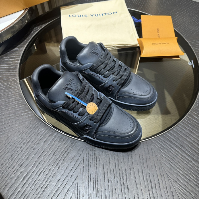 LV TRAINER SNEAKER LV-000607