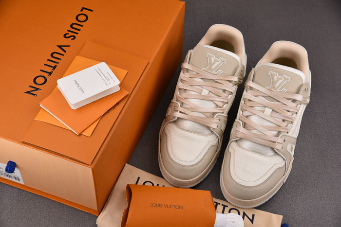 LV TRAINER SNEAKER LV-000587