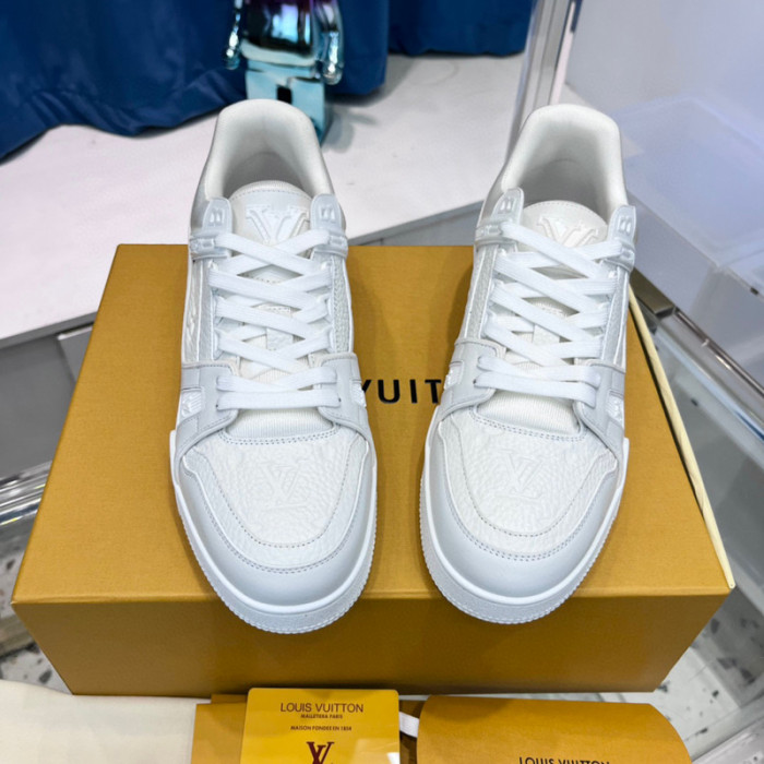 LV SNEAKER LV-000386