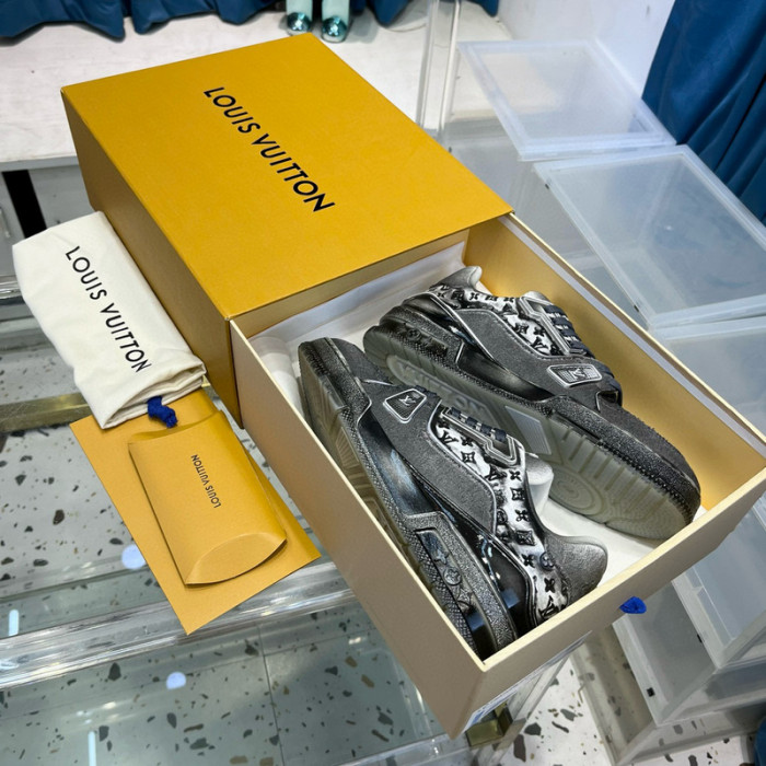 LV SNEAKER LV-000468