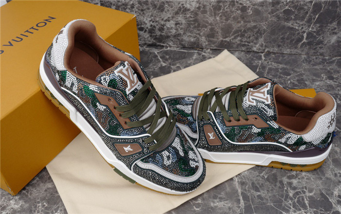 LV SNEAKER LV-000222