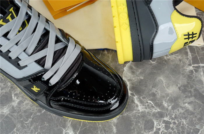 LV SNEAKER LV-000230