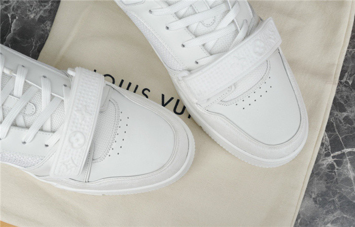 LV SNEAKER LV-000251