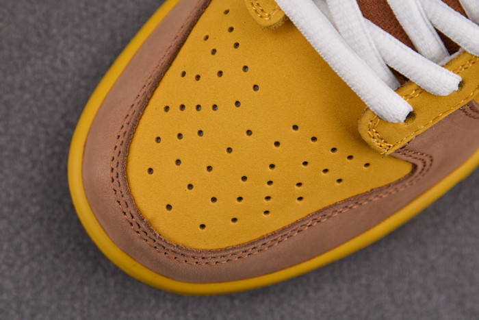 NIKE SB DUNK LOW NEWCASTLE BROWN ALE 313170-741