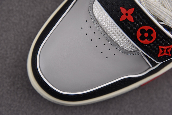 LV SNEAKER LV-000112