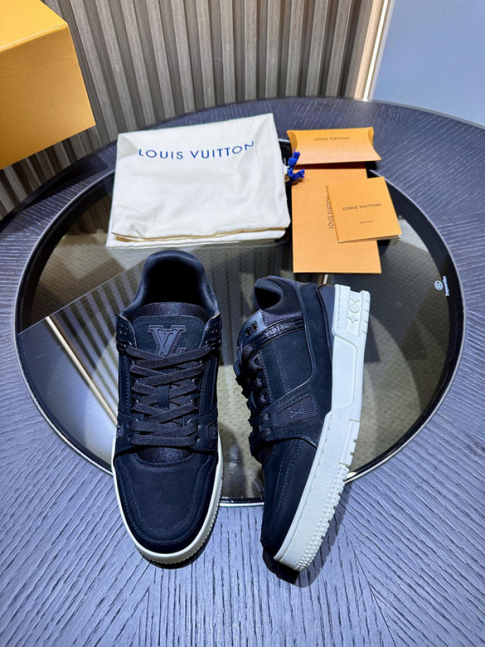 LV TRAINER SNEAKER LV-000566