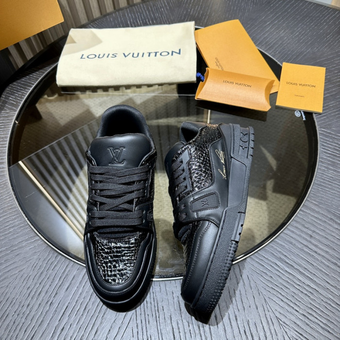 LV TRAINER SNEAKER LV-000582