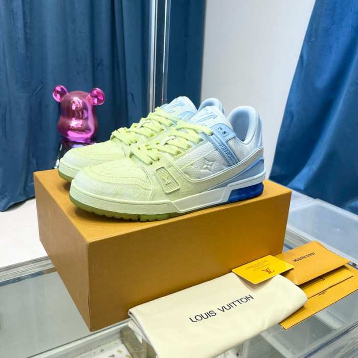 LV SNEAKER LV-000420