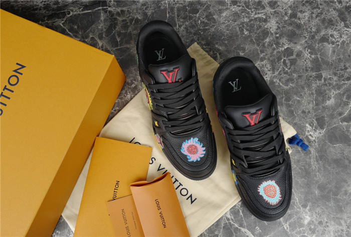 LV SNEAKER LV-000217