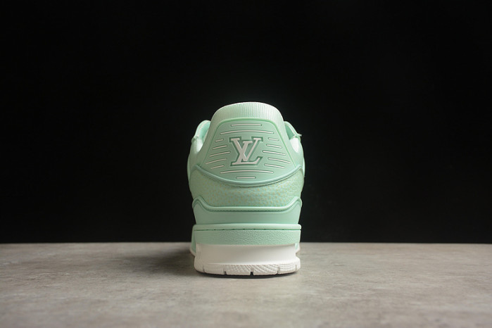 LV TRAINER SNEAKER LV-000557