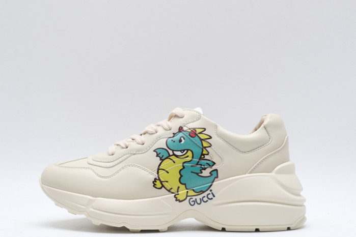 G*u*i* trainer sneaker121