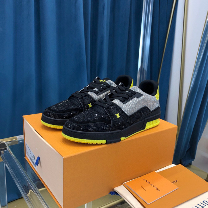 LV SNEAKER LV-000329