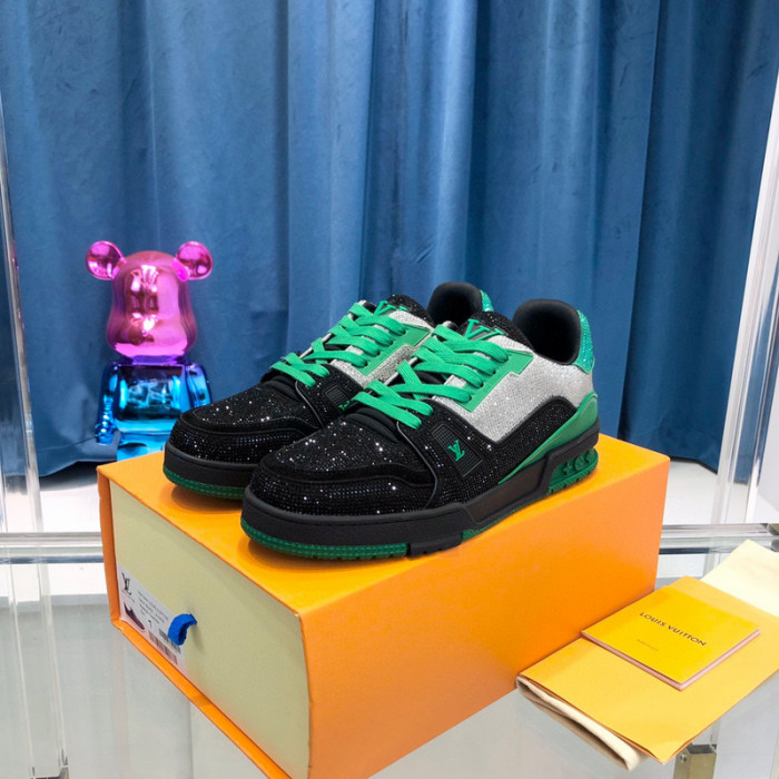 LV SNEAKER LV-000366