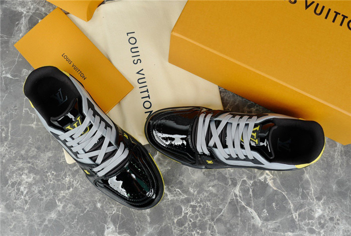 LV SNEAKER LV-000230