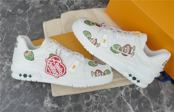 LV SNEAKER LV-000270