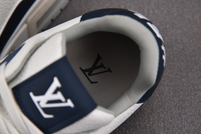 LV SNEAKER LV-000105