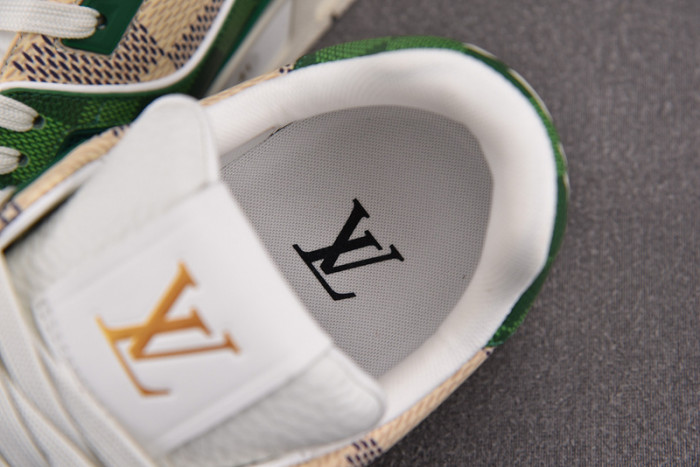 LV TRAINER SNEAKER LV-000591