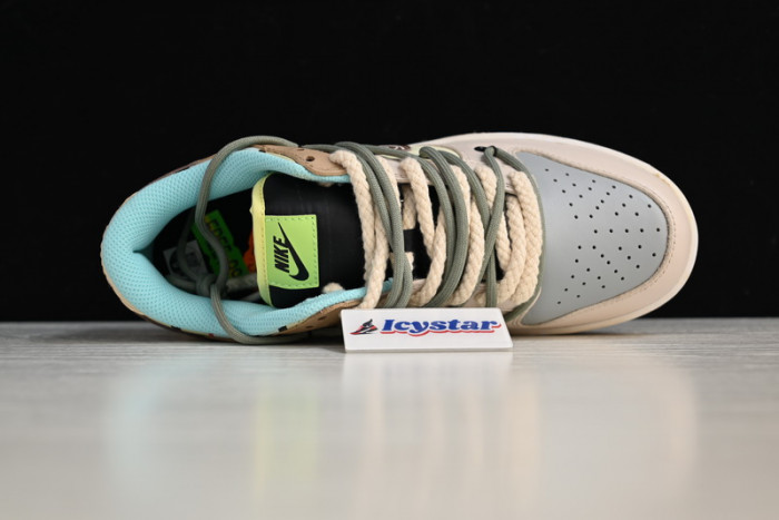 Dunk Low SE "Free .99"