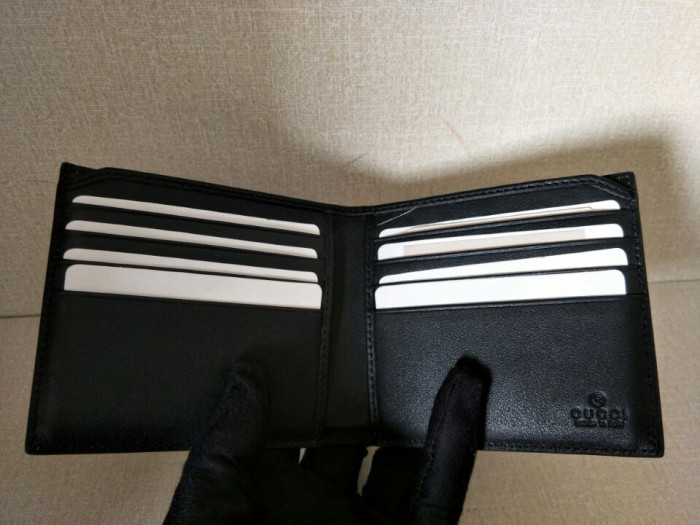 G*u*i with plaid bee wallet