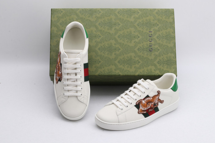 G*u*i* trainer sneaker61