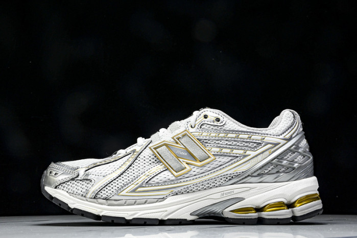 New Balance 1906R ''White Silver Metallic'' M1906RI