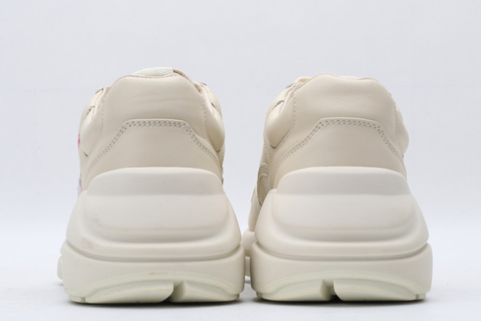 G*u*i* trainer sneaker21