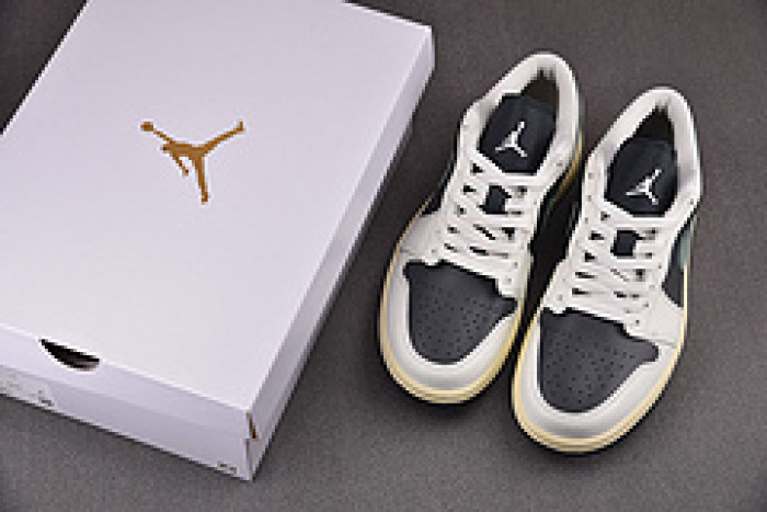 Jordan 1 Low Jade Smoke (Women